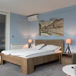 Amazing Penthouse Old Town Apartment *